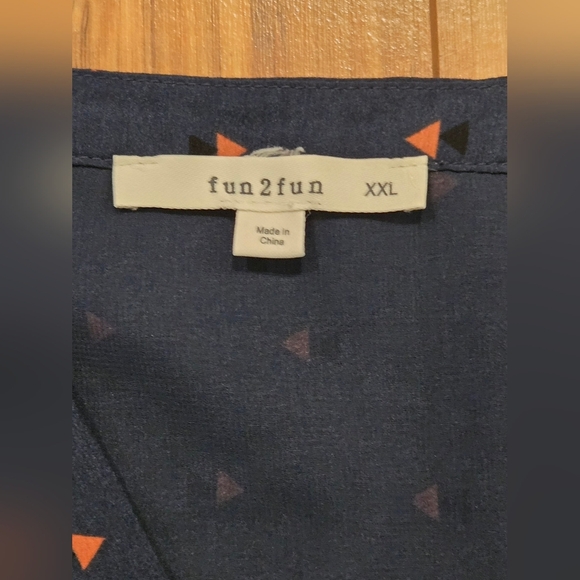 NWOT Fun2Fun Navy Blue Patterned Women's Top - Picture 5 of 7